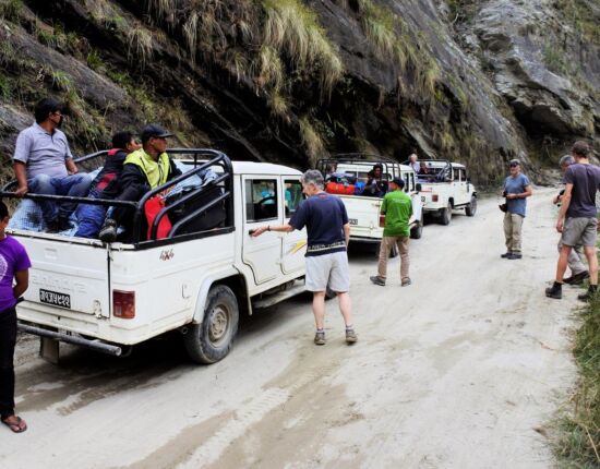 Von Besisahar ging's dann mit Jeeps weiter.