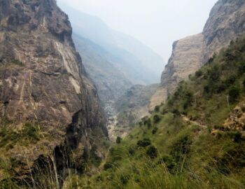 Das Tal des Marshyangdi Ngadi ist tief eingeschnitten.