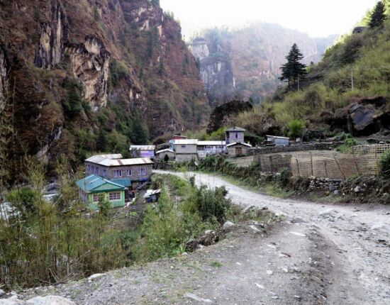 Blick zurück nach Dharapani.