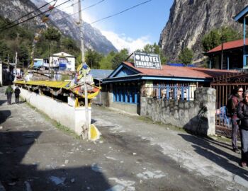 Die Orte sind tibetisch beeinflusst.