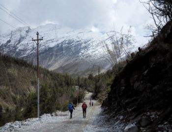 Blick auf den verschneiten Swargadwari.