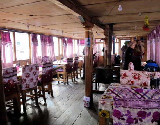 Aufenthalts- und Speiseraum unserer Lodge in Lower Pisang.