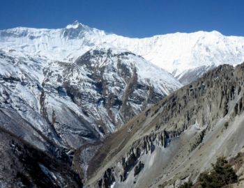 Rechts, den Hang müssen wir queren.