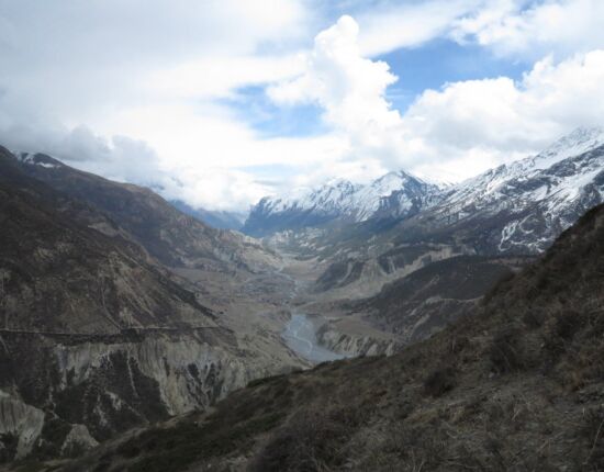 Das Manangtal und die eigentliche Annapurnarunde kommen in den Blick.
