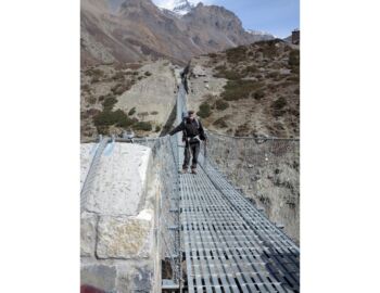 Hängebrücke kurz vor Ledar.