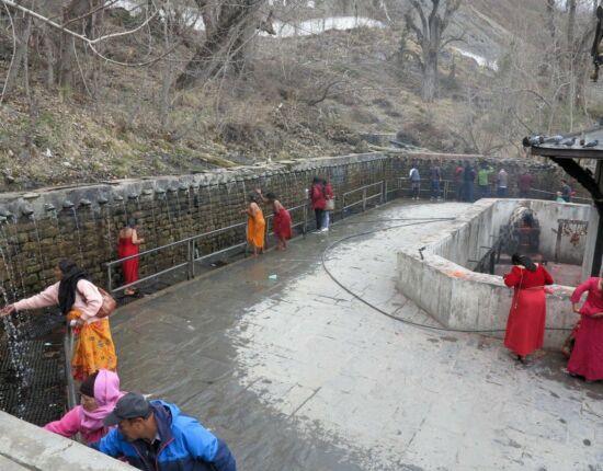 Wasserbecken des Vishnu-Tempel.