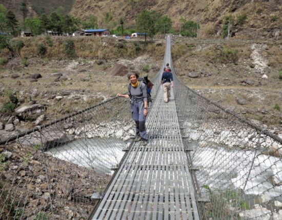 Hängebrücke bei Bagar.