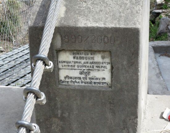 Hängebrücke bei Tatopani.