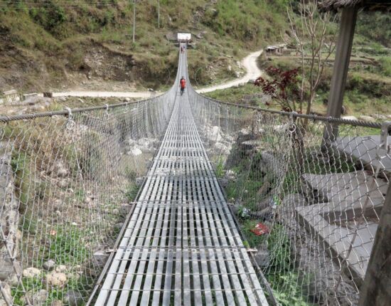 Hängebrücke bei Tatopani.