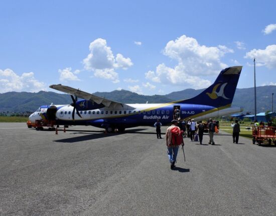 Einstieg in die Buddha-Air-Maschine.