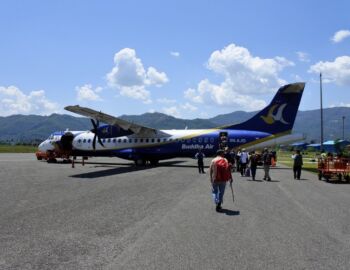 Einstieg in die Buddha-Air-Maschine.