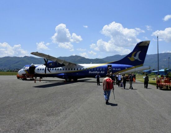 Einstieg in die Buddha-Air-Maschine.