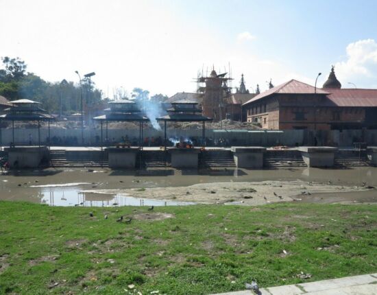 Pashupatinath - Leichenverbrennung am Bagmati.