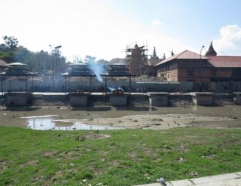Pashupatinath - Leichenverbrennung am Bagmati.
