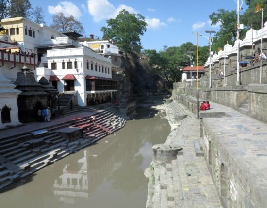Pashupatinath - Leichenverbrennung am Bagmati.