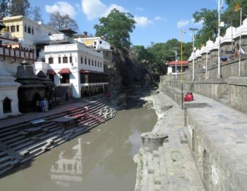 Pashupatinath - Leichenverbrennung am Bagmati.