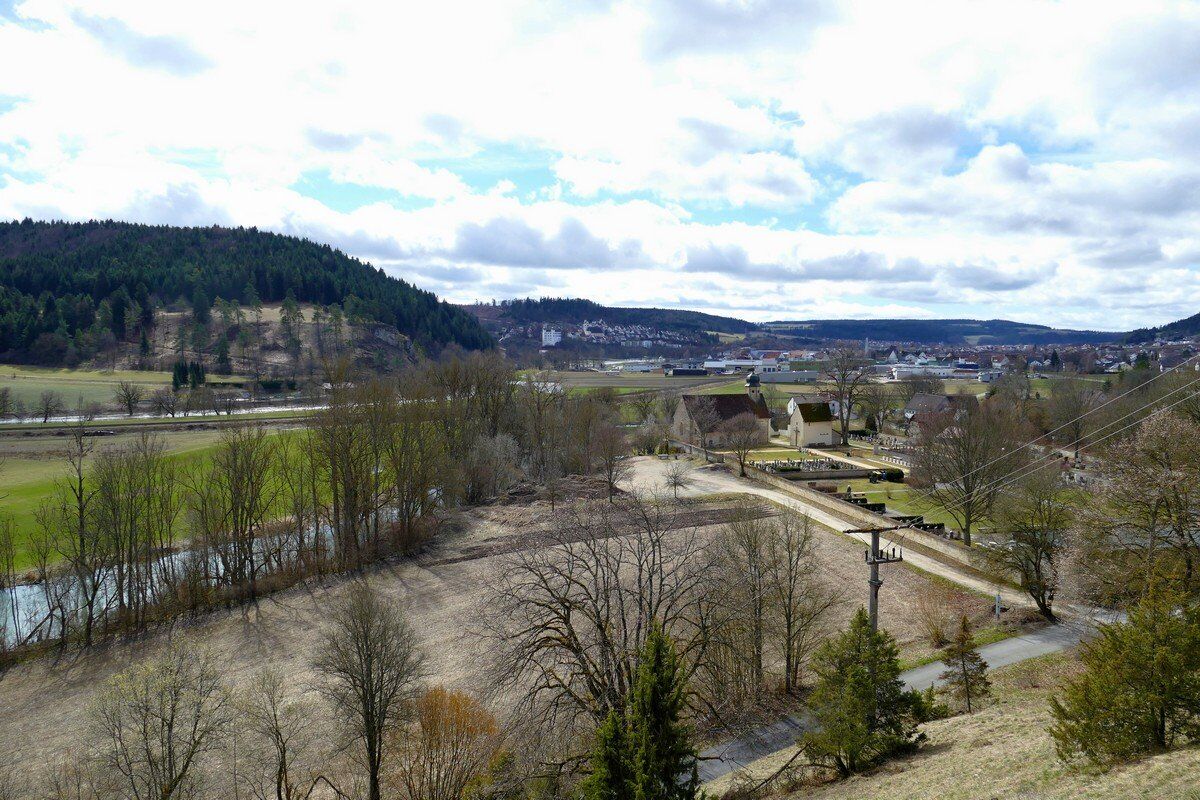 Blick auf den Friedhof.