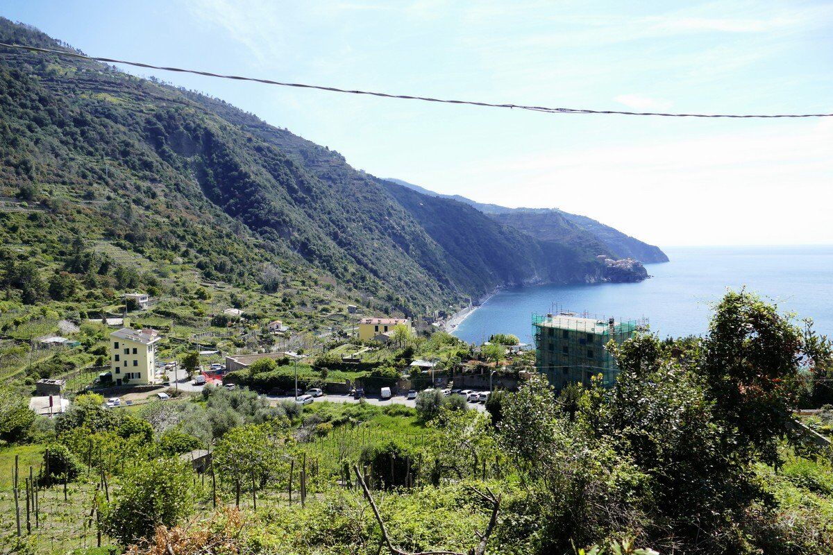 Blick über Corniglia nach Manarola.
