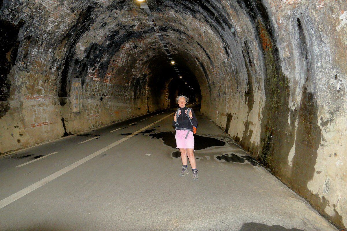 Auf dem Tunnelweg der ehemaligen Eisenbahn Bonassola-Levanto.