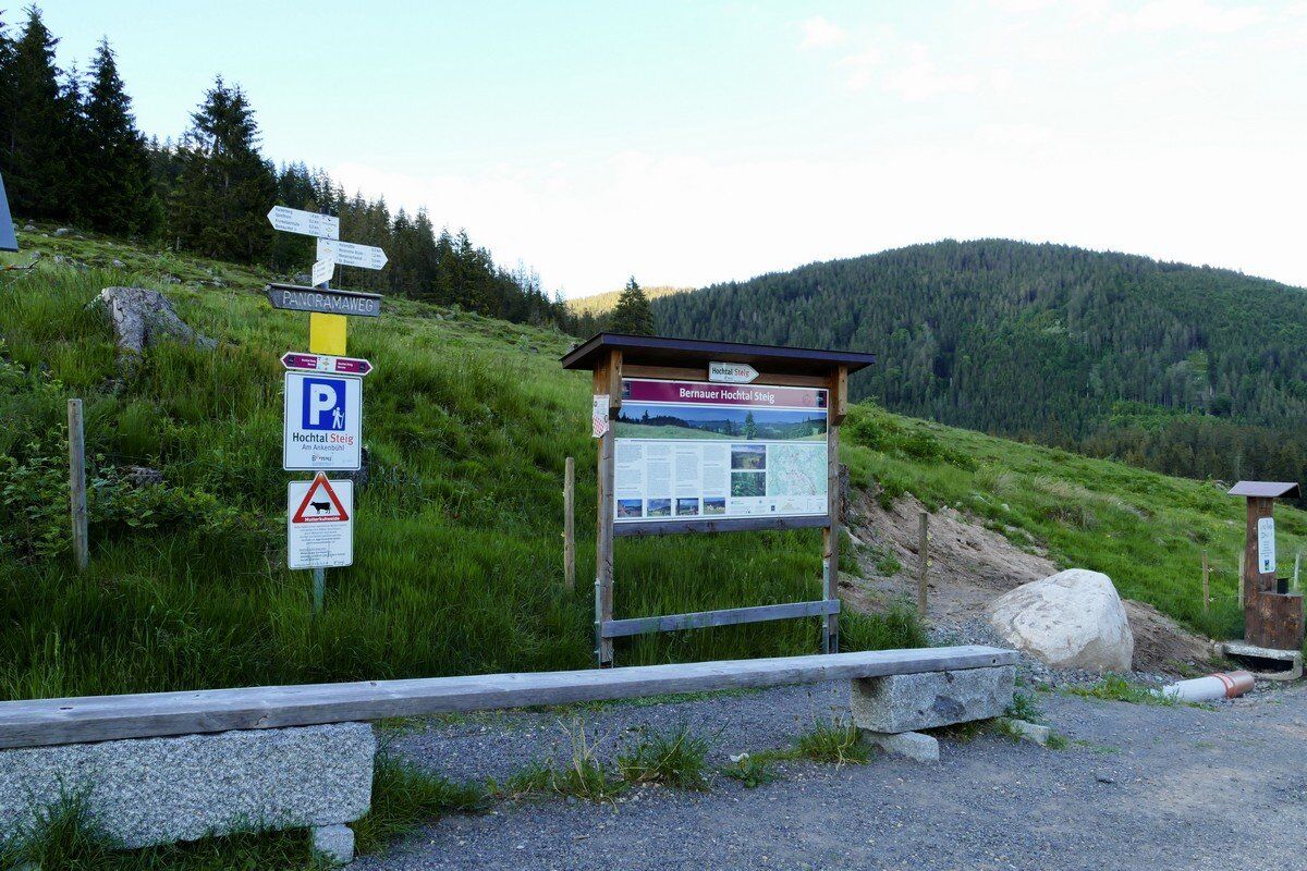Wanderende am Parkplatz Ankenbühl.