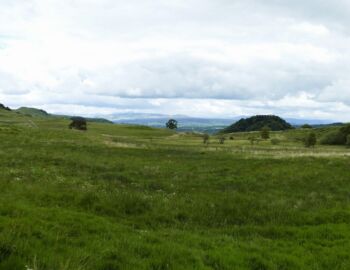 Blick auf den Dumgoyach, einen erloschenen Vulkan.