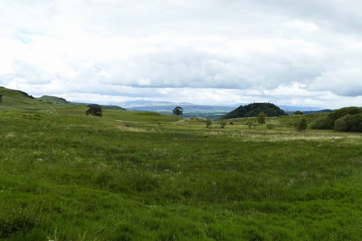 Blick auf den Dumgoyach, einen erloschenen Vulkan.