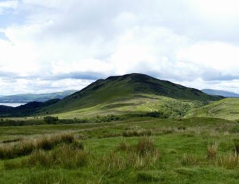 Der Pfad auf den Conic Hill ist zu sehen.
