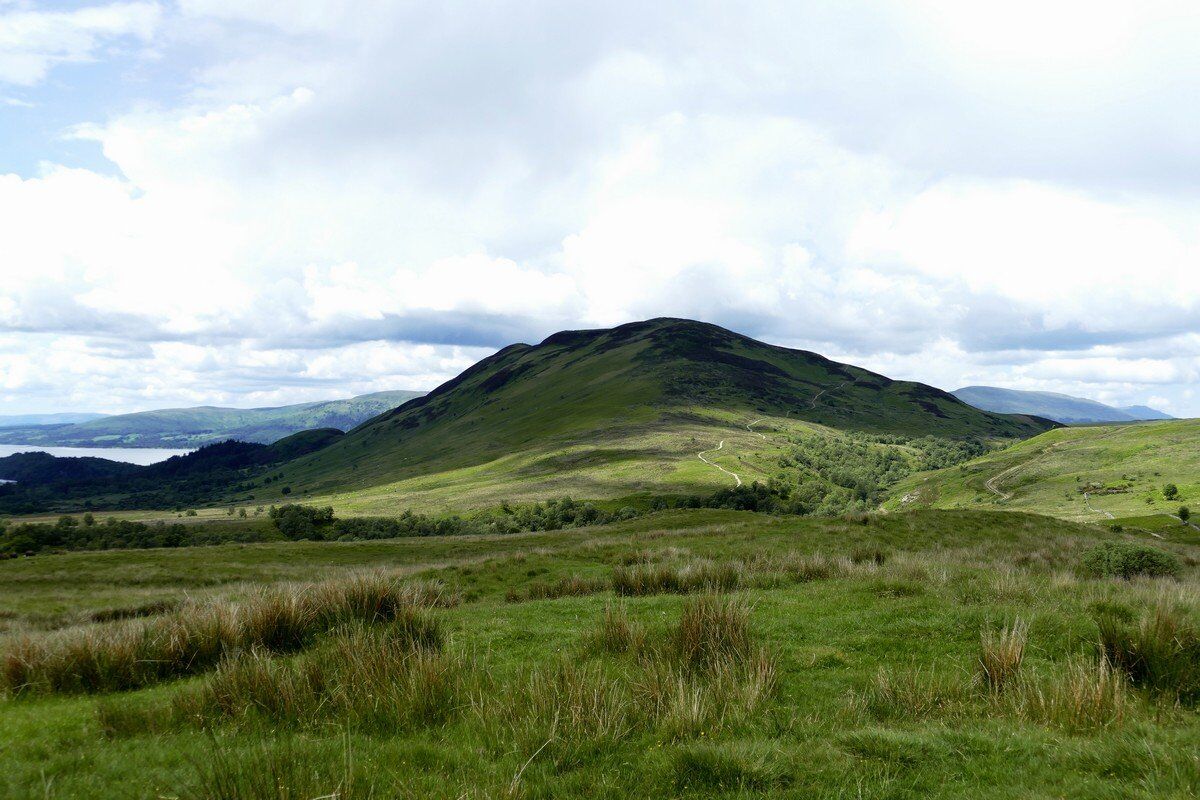 Der Pfad auf den Conic Hill ist zu sehen.