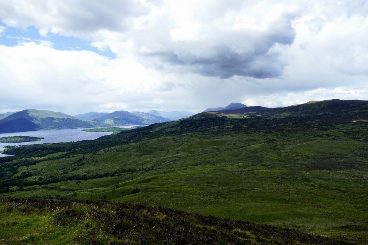 Blick vom Conic Hill über den Loch Lomond.
