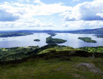 Blick vom Conic Hill über den Loch Lomond.