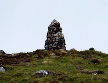 Gedenkstein für Peter Fleming.
