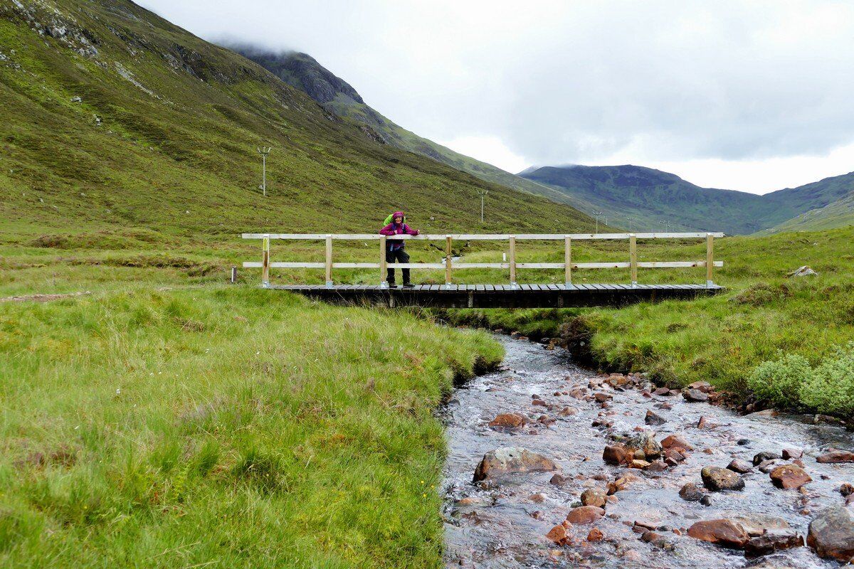 Brücke über den Allt na Lairige Moire.