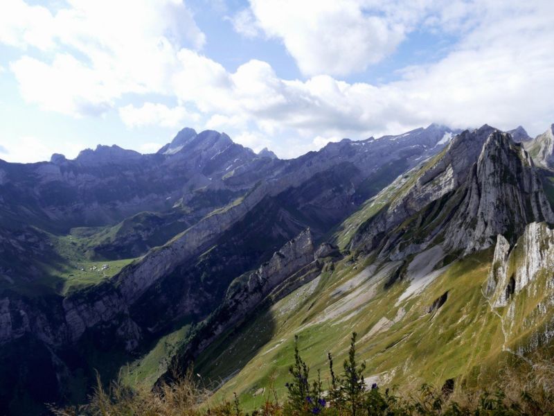Säntis (rechts in den Wolken) und Altmann.