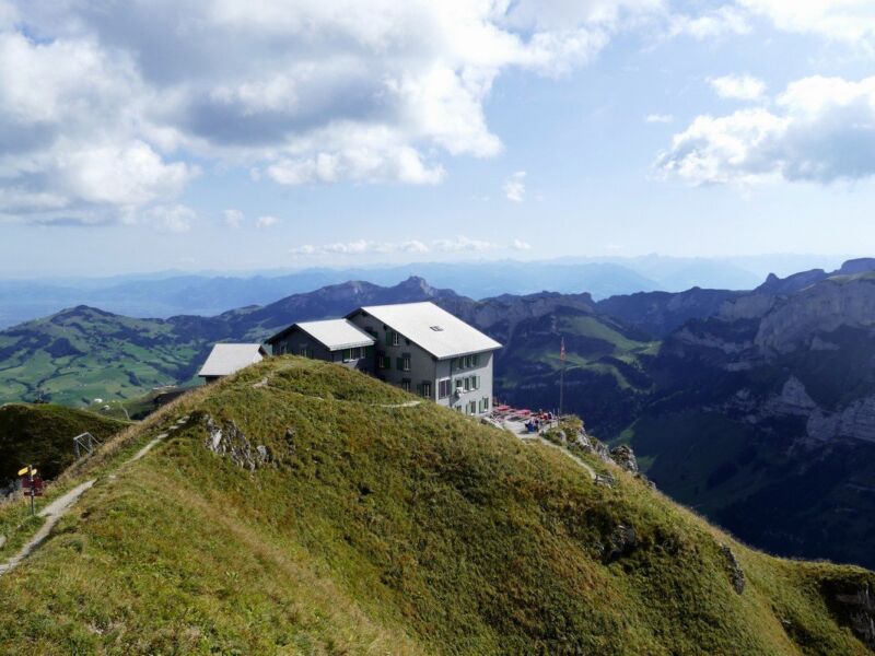 Berggasthaus Schäfler, dahinter der Hohe Kasten.
