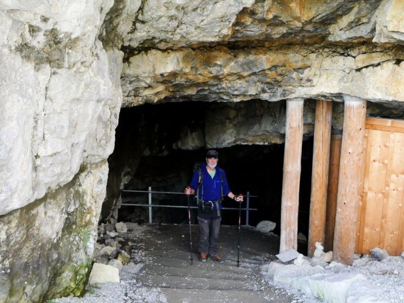 Eingang zu den Wildkirchlihöhlen.