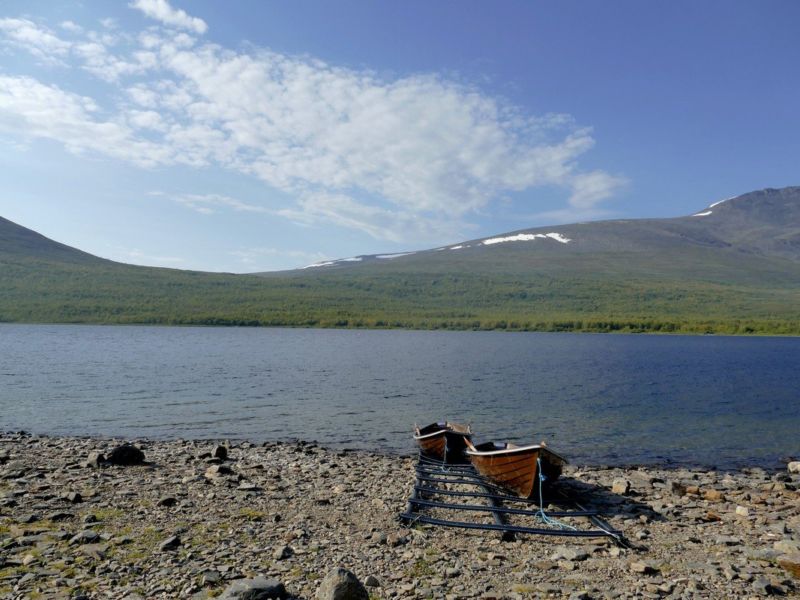 Teusajaure - an's andere Ufer müssen wir rüber rudern.