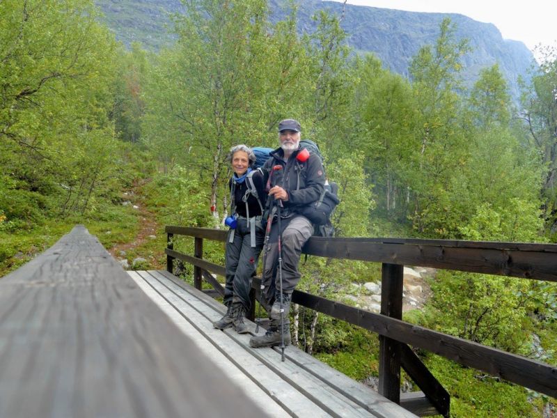 Die glücklichen Großeltern vor Vakkotavare.
