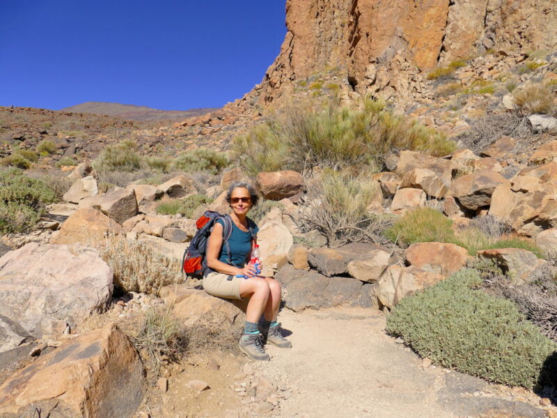 Kurze Pause in der bizarren Felsenlandschaft.