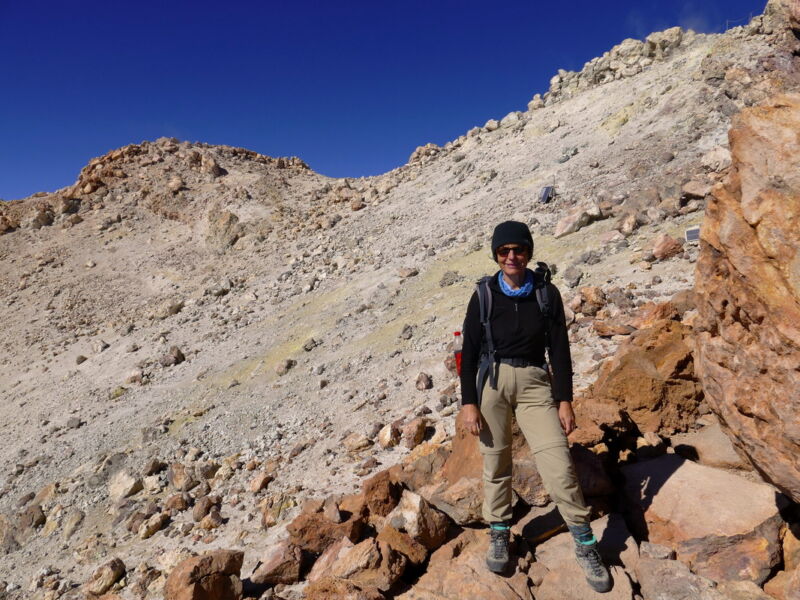 Wir riechen die Schwefeldämpfe.