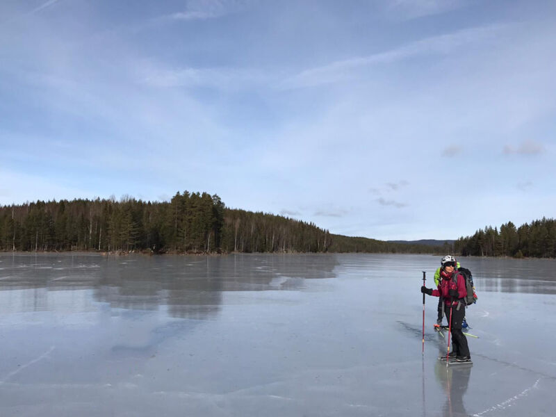 Isbitna - Schlittschuhlaufen auf einem schwedischen See.