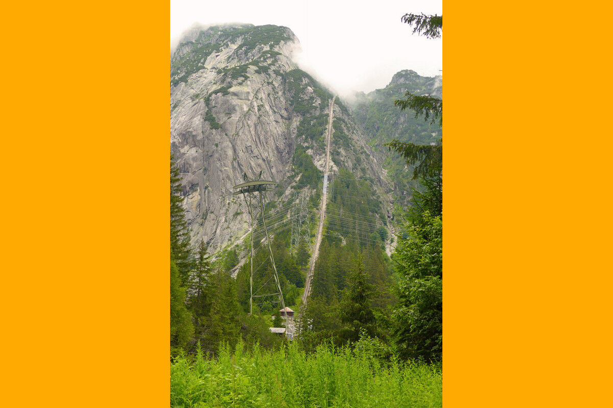 Blick hinüber zur Gelmerbahn.