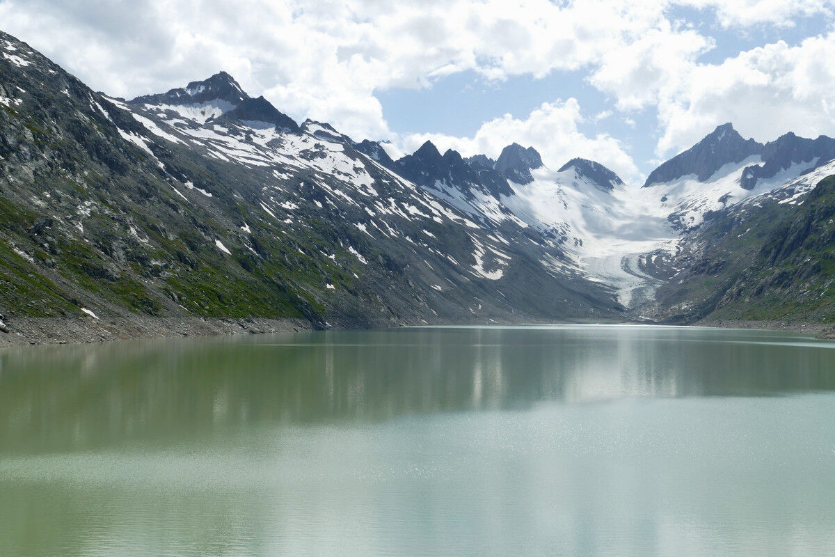 Blick über den Oberaarsee zum Oberaargletscher.
