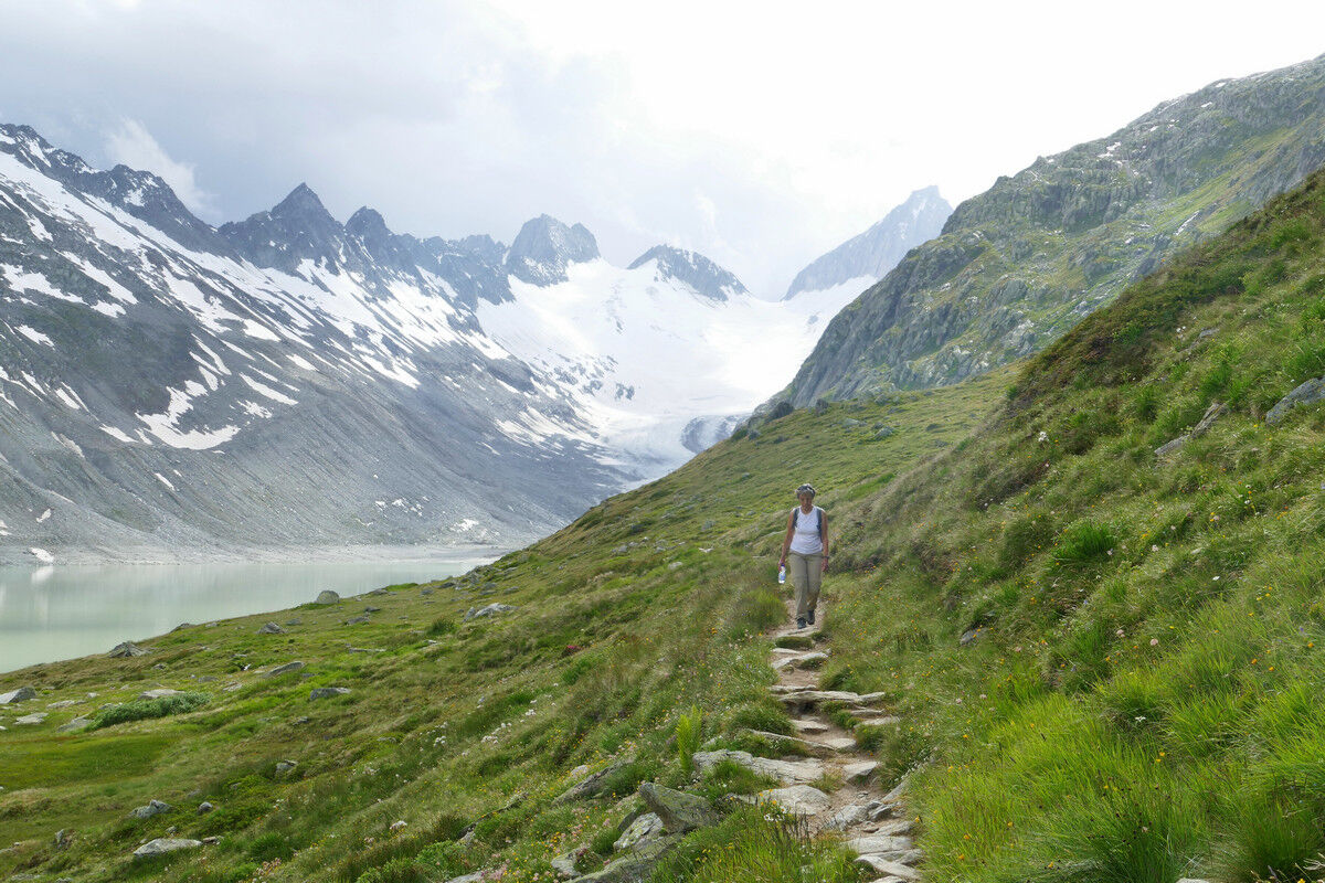 Wanderweg zum Oberaargletscher - wir kehren um, ein Gewitter droht.
