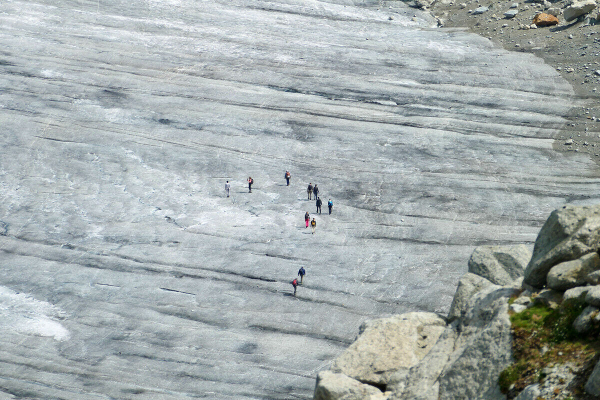 Wanderer auf dem Eis des Gletschers.
