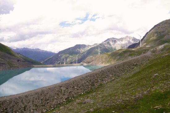 Am Griessee liegt die höchstgelegene Windkraftanlage der Schweiz.