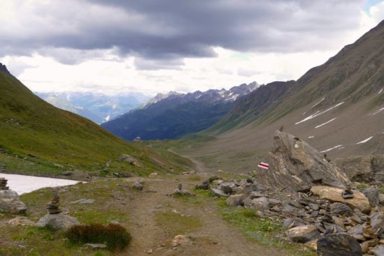 Langer Abstieg zur Capanna Corno Gries.