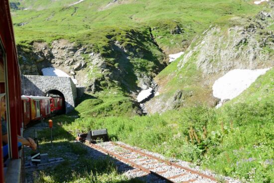 Einfahrt in den Scheiteltunnel.