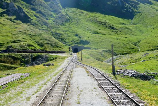Ausfahrt aus dem Scheiteltunnel.