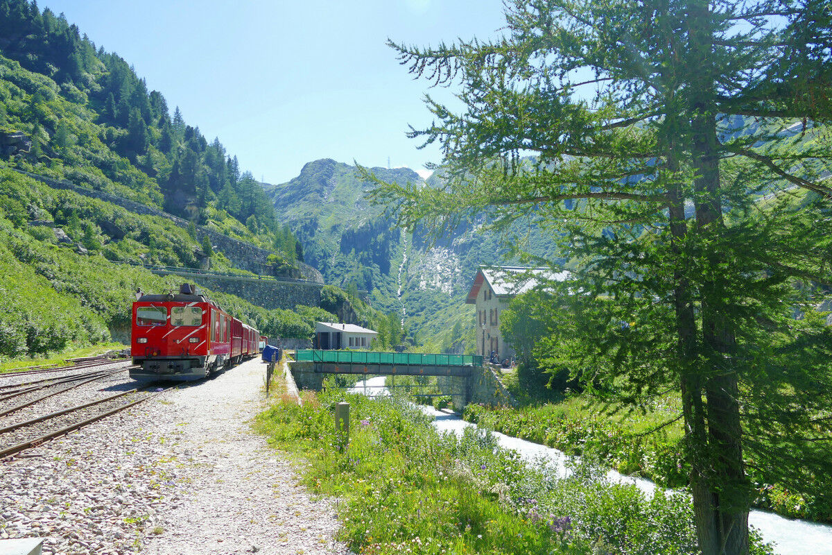 Unser Zug nach Realp steht abfahrtsbereit.