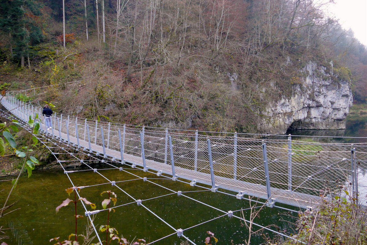 Zurück auf der Hängebrücke.